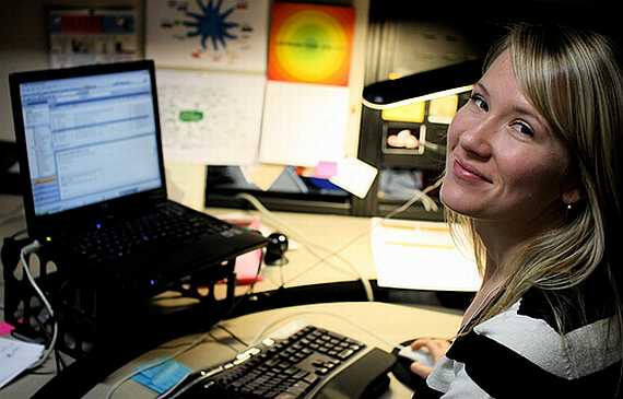 Evita parte del estrés y la carga emocional de trabajo en la oficina. 